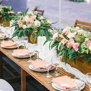 Běhoun na slavnostní stůl bílý šifonový 420 cm x 70 cm