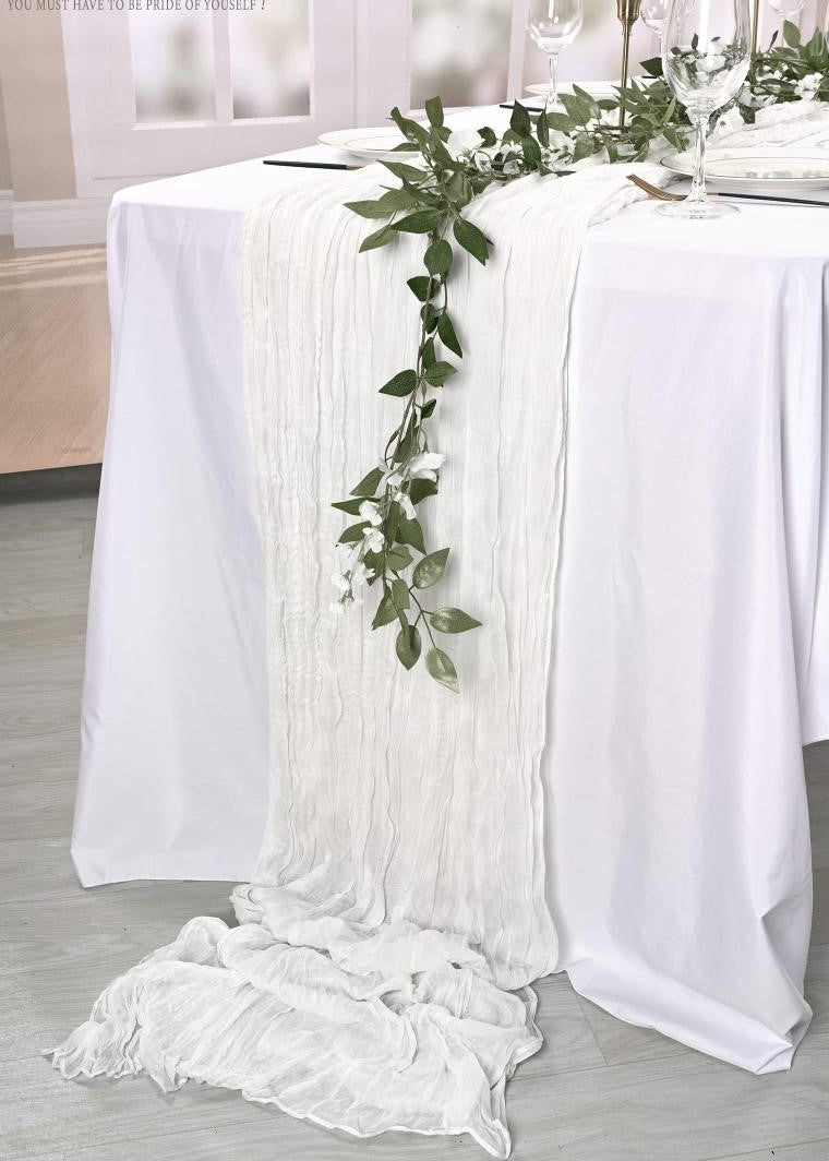 Boho běhoun z gázoviny na slavnostní stůl nebo slavobránu 90 x 300cm bílé barvy.